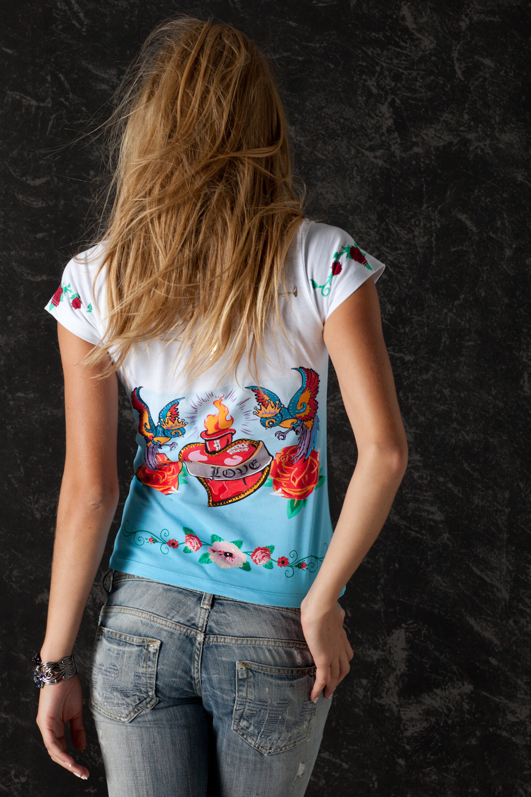 T-Shirt Woman in Love, back view